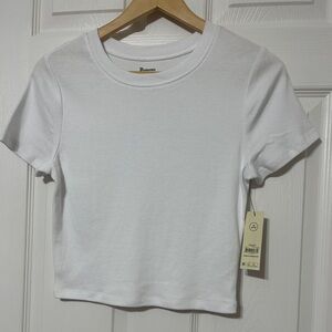 No Boundaries Women’s White Pullover Cropped Tee Top Cotton NWT Size (8-10) M